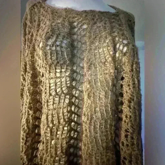 Open knit sweater perfect for layering - Picture 2 of 8